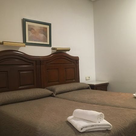Hostal Conchita Legazpi Мадрид Экстерьер фото