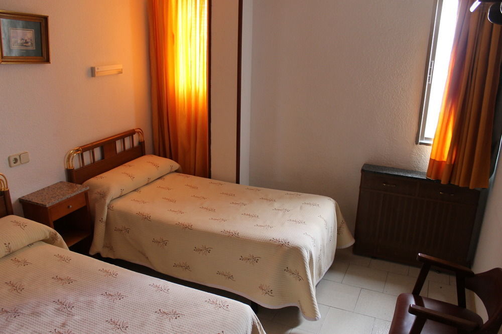 Hostal Conchita Legazpi Мадрид Экстерьер фото