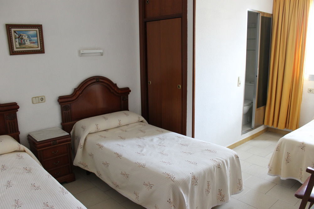 Hostal Conchita Legazpi Мадрид Экстерьер фото