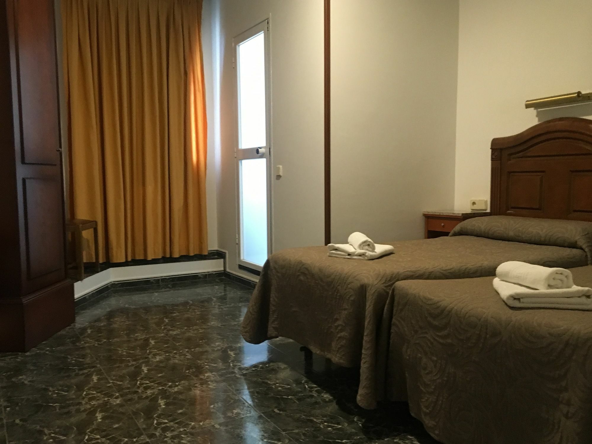 Hostal Conchita Legazpi Мадрид Экстерьер фото