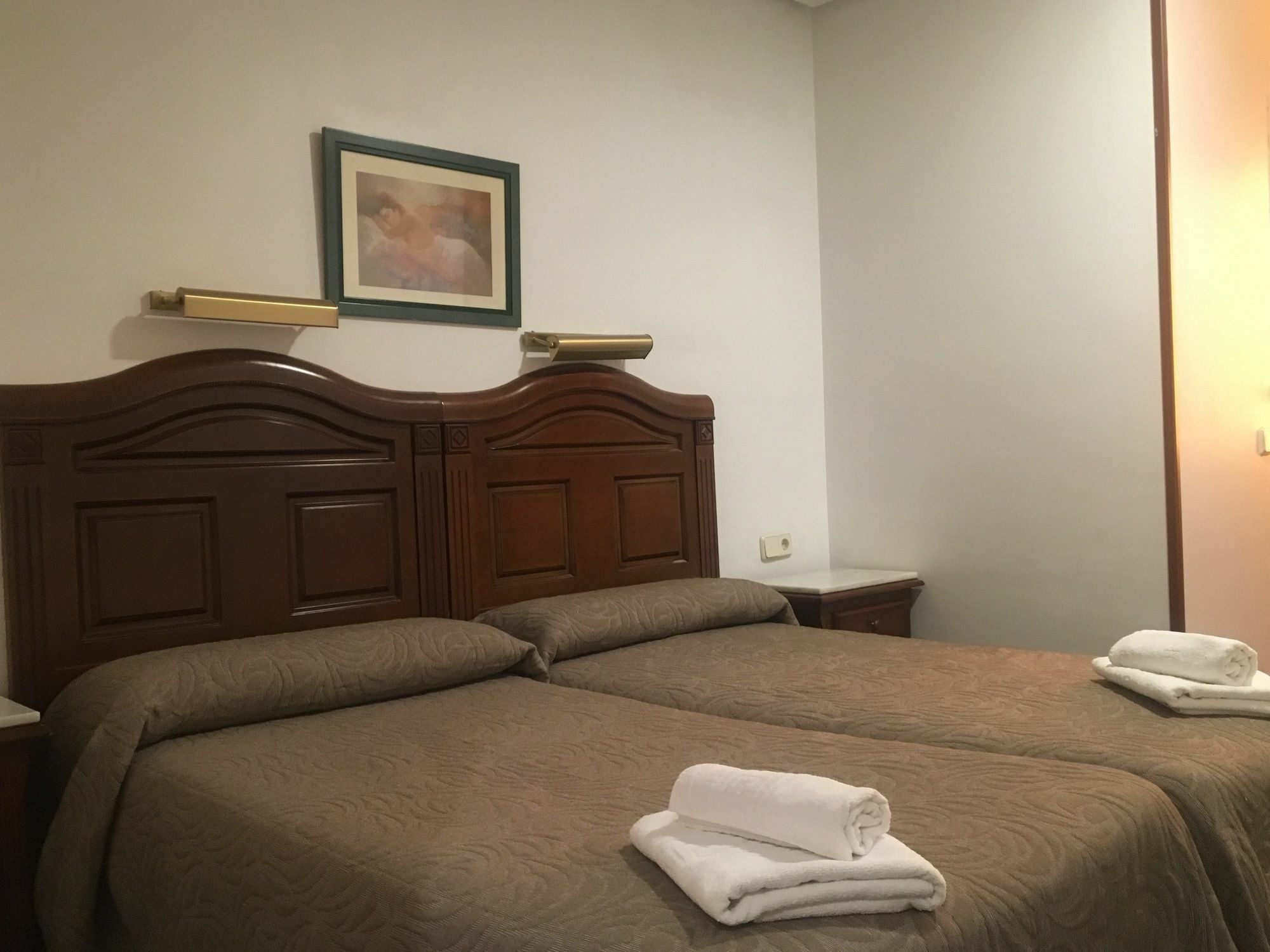 Hostal Conchita Legazpi Мадрид Экстерьер фото