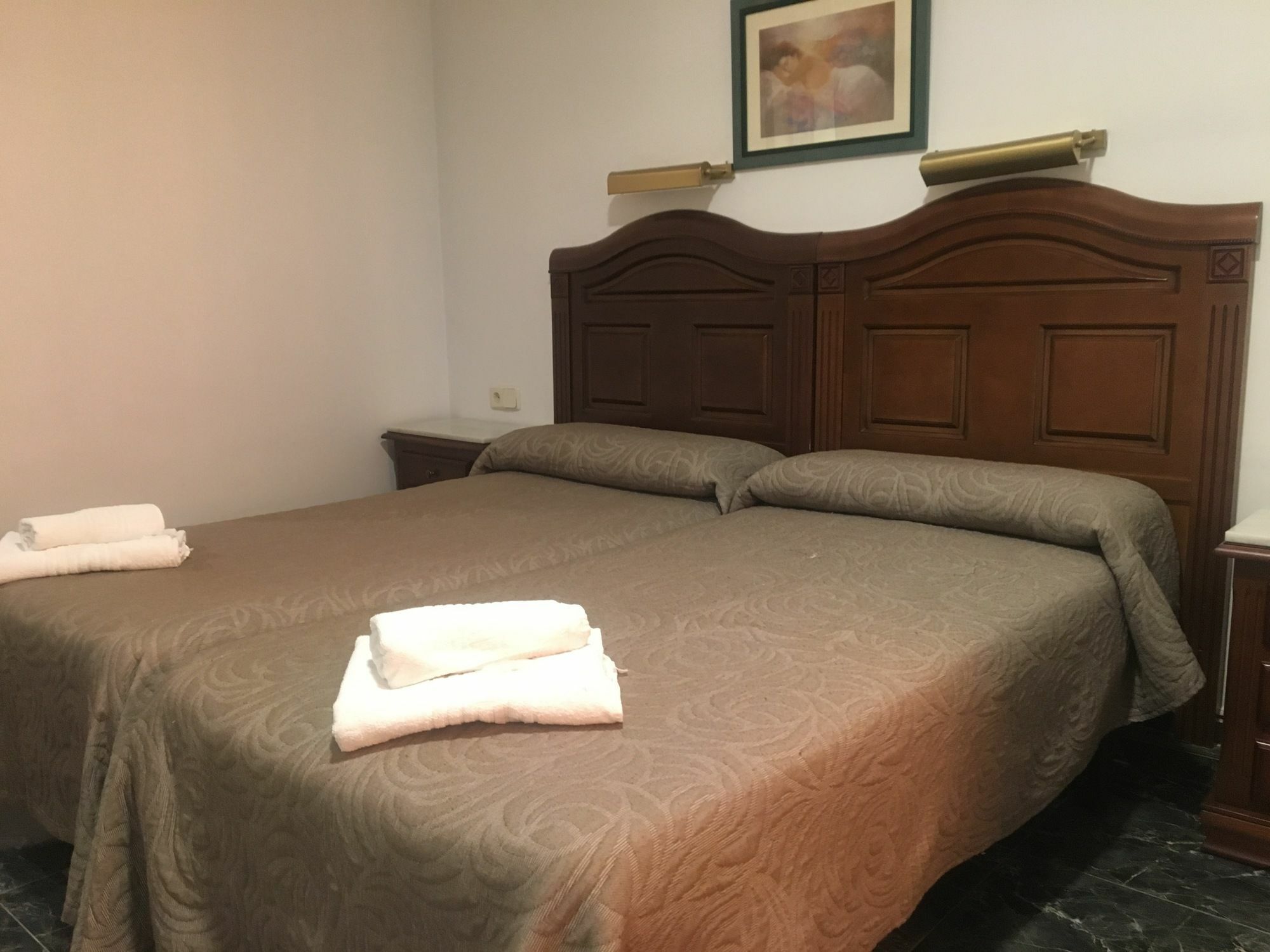 Hostal Conchita Legazpi Мадрид Экстерьер фото