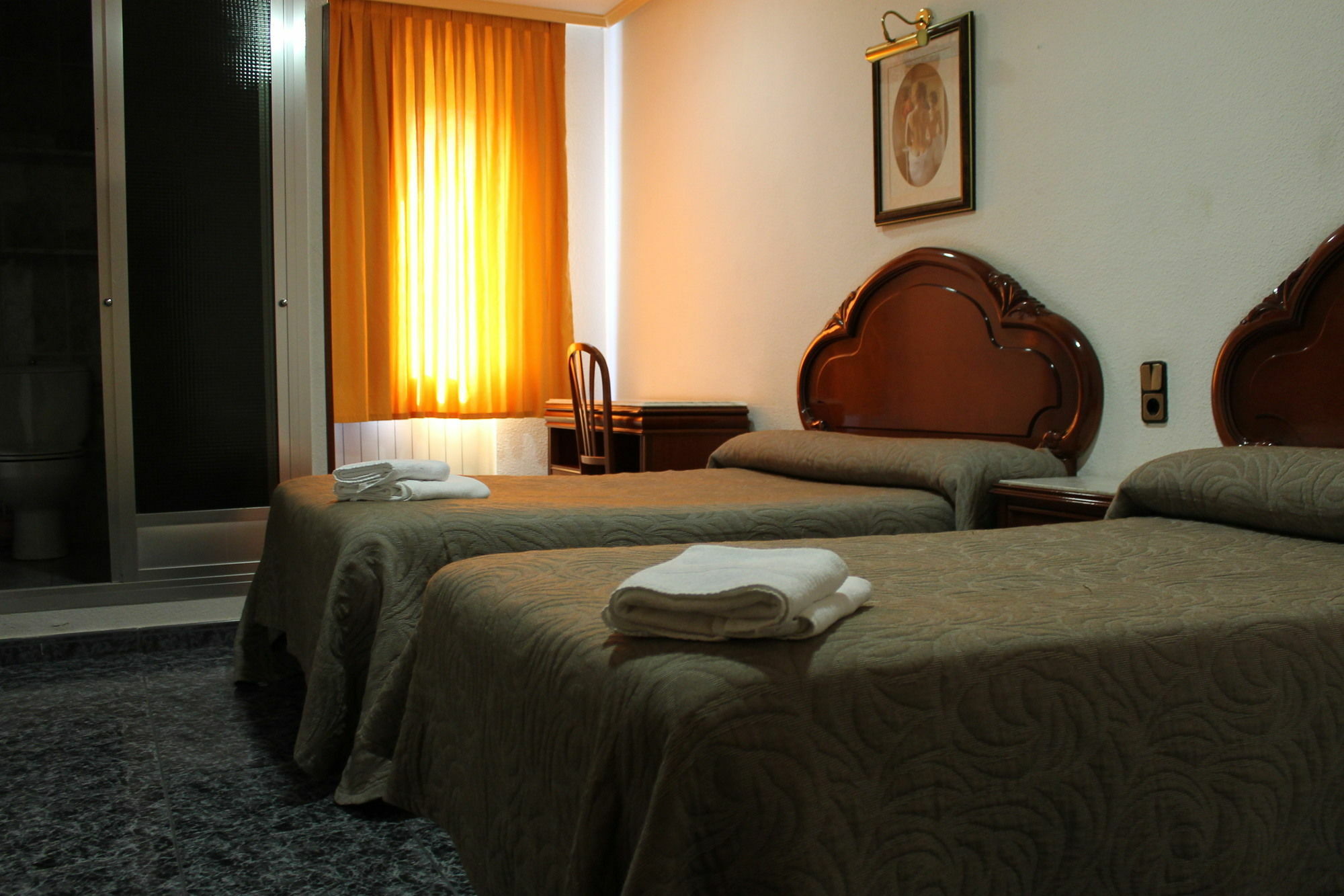 Hostal Conchita Legazpi Мадрид Экстерьер фото