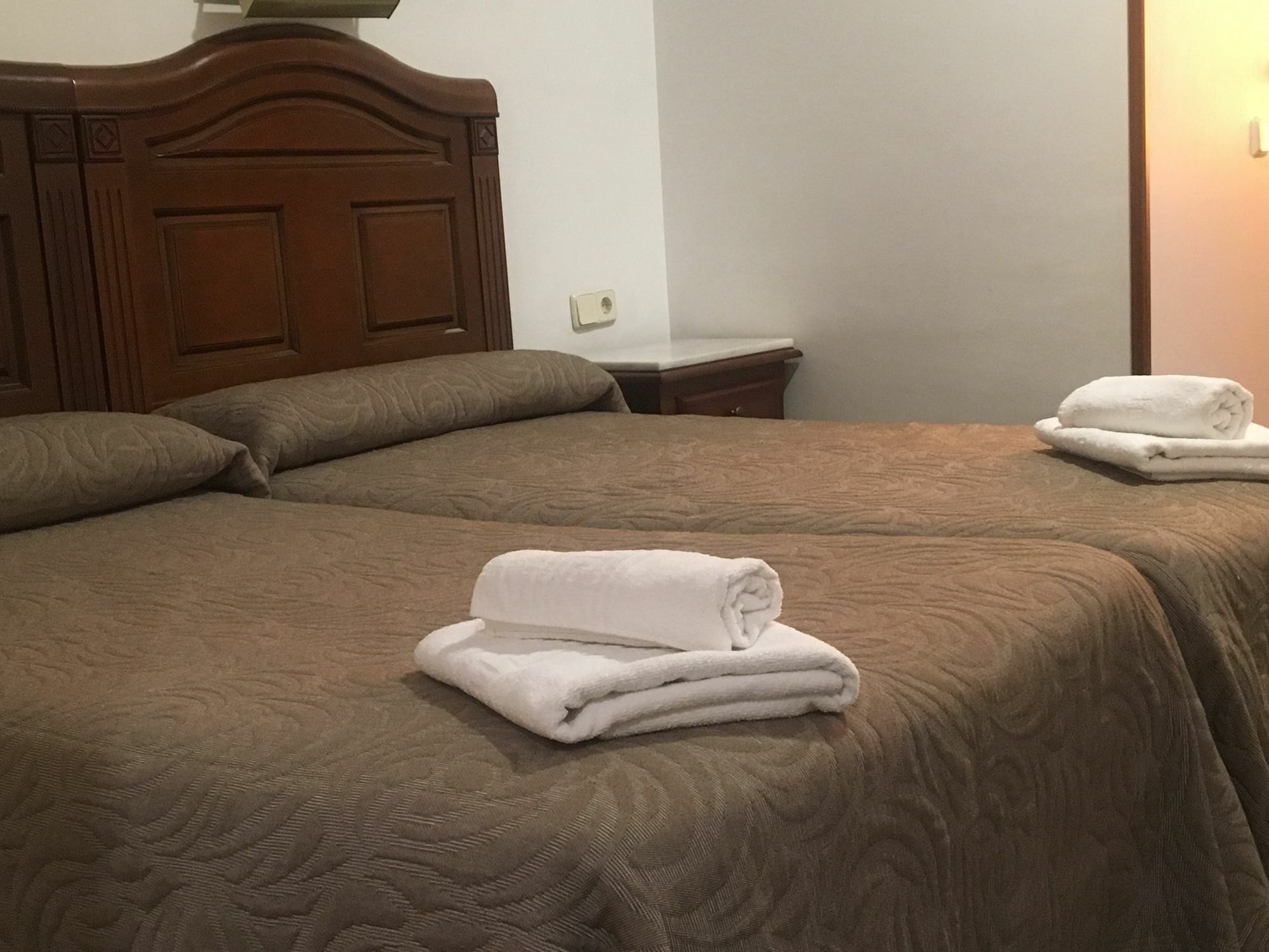 Hostal Conchita Legazpi Мадрид Экстерьер фото
